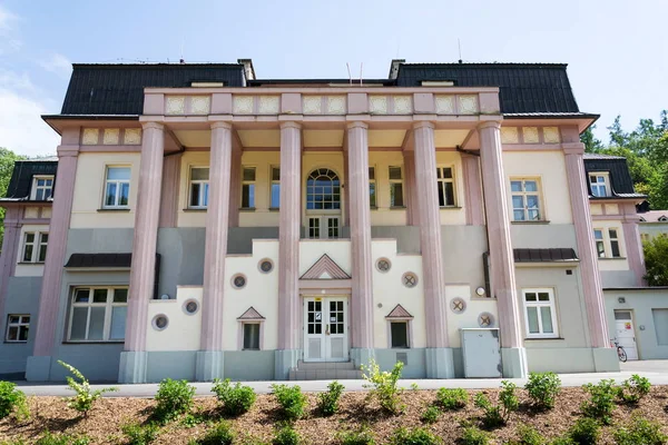 Inhalatorium - spa klinik sağlık merkezi Luhacovice, Zlin bölgesi, Moravia, Çek Cumhuriyeti, güneşli yaz gün