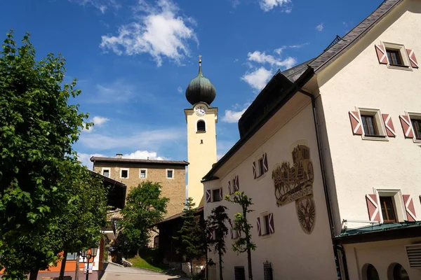 Kościół Parafialny Świętego Mikołaja Bartłomieja Saalbach Austria Słoneczny Letni Dzień — Zdjęcie stockowe