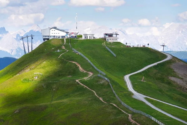 骑自行车下坡的 线小径从 Schattberg Ost Saalbach Hinterglemm — 图库照片