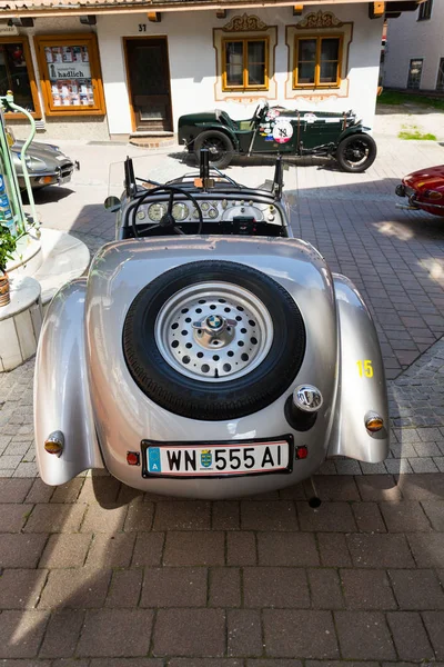 Saalbach Hinterglemm 奥地利 2018年6月21日 古董车宝马328跑车奥兹莫比尔退伍军人生产从1936年到1940站立在2018年6月21日在 Saalbach Hinterglemm 奥地利 — 图库照片