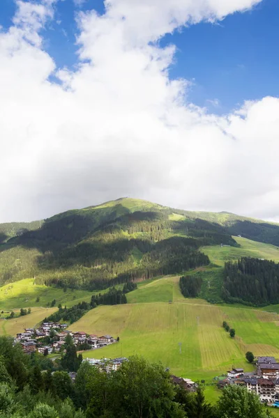 Arcobaleno Sulla Valle Con Schattberg Montagna Sullo Sfondo Saalbach Hinterglemm — Foto Stock