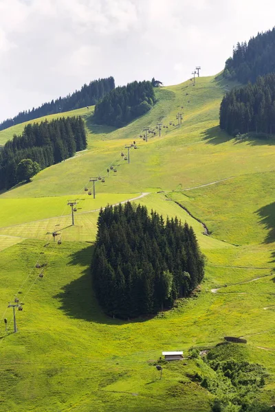Wunderschöne Alpenlandschaft Mit Zwolferkogelbahn Hinterglemm Saalbach Bezirk Zell See Bundesland — Stockfoto