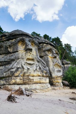 Kumtaşı kaya Certovy Hlavy - Devils Vaclav Levy 1840snear Zelizy, Çek Cumhuriyeti için yarattığı kafa Heykel Sergisi