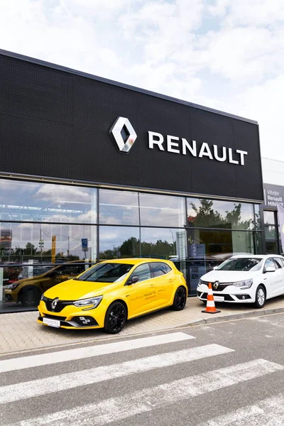 Praga República Checa Agosto 2018 Logotipo Empresa Renault Automóvil Frente — Foto de Stock