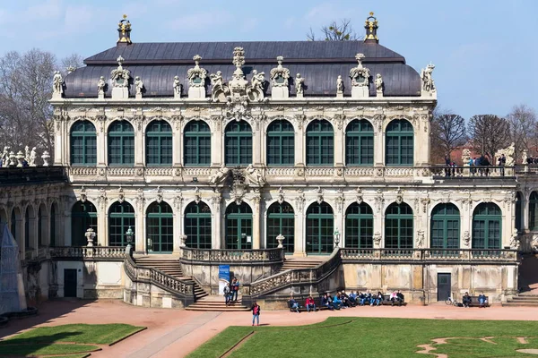 Dresden Alemania Abril 2018 Gente Camina Por Palacio Barroco Zwinger — Foto de Stock