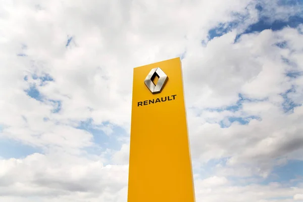 Prague República Checa Agosto 2018 Logotipo Empresa Renault Frente Construção — Fotografia de Stock