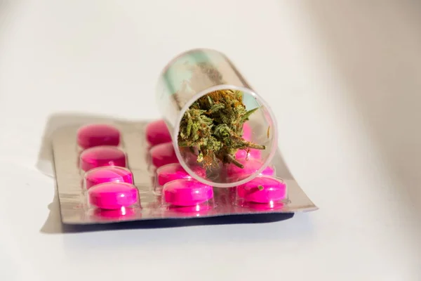 Medical Marihuana Prescription Cannabis Plastic Bottle Painkiller Pills Close Isolated — Stock Photo, Image
