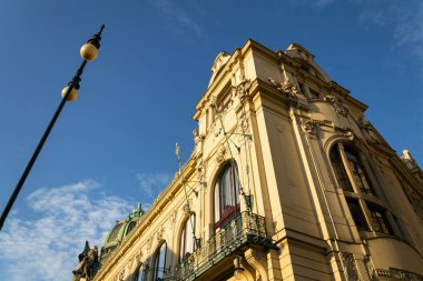 Belediye Binası architectonic ayrıntı, Art Nouveau, Prague, Çek Cumhuriyeti, güneşli yaz gün, sabah 