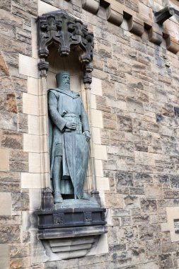 William Wallace bronz heykel ayrıntı Gatehouse girişinde Edinbugh Kalesi, İskoçya, Birleşik Krallık