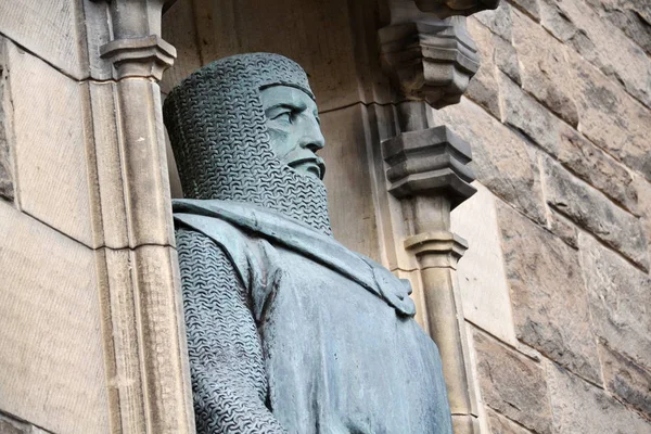 William Wallace bronz heykel ayrıntı Gatehouse girişinde Edinbugh Kalesi, İskoçya, Birleşik Krallık