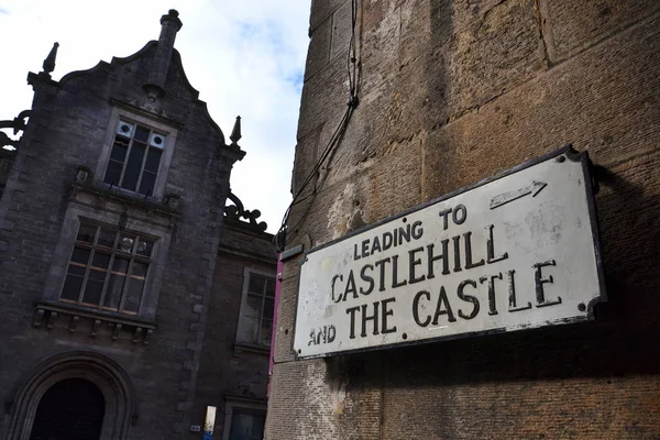 Vägskylt Som Pekar Belfast Och Slottet Edinburgh Edinburgh Skottland Förenade — Stockfoto