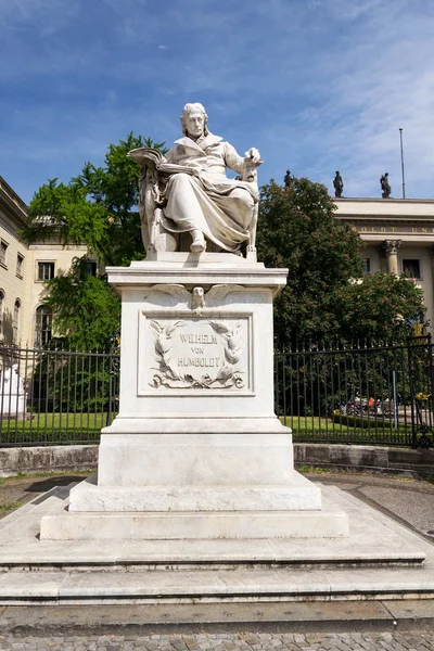 Statua Wilhelm Von Humboldt Fuori Dall Università Humboldt Dal 1883 — Foto Stock