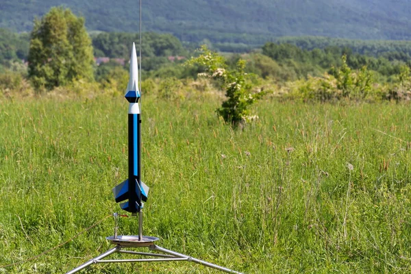 Rakéta Modell Felkészülni Felszállás Dob Nyári Napsütésben — Stock Fotó