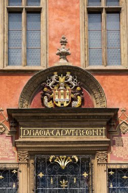 Prag kat güzel Rönesans penceresinde eski Belediye Binası, evi Kriz, Eski Şehir Meydanı, Prague, Çek Cumhuriyeti, Unesco Dünya Mirası, güneşli bir gün