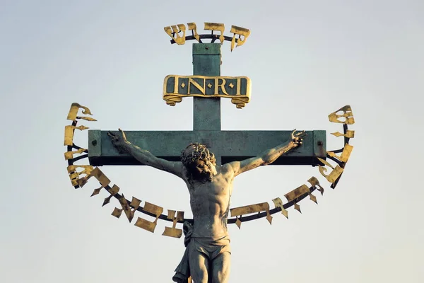 Bela Estátua Bronze Jesus Cristo Crucificação Durante Nascer Sol Estátua — Fotografia de Stock