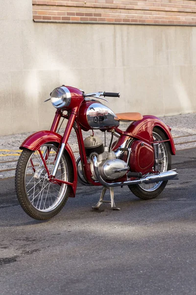 Prague Çek Cumhuriyeti Mart 2018 Üretilen Kırmızı Vintage Motosiklet Detayını — Stok fotoğraf