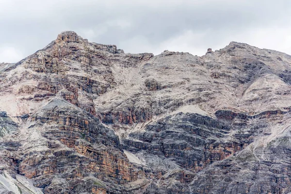 Paisaje Verano Con Hermosas Formaciones Rocosas Únicas Plegado Geológico Alrededor — Foto de Stock