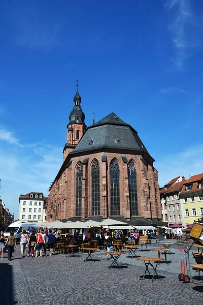 Heidelberg Tyskland Juli Turister Vandrar Framför Kyrkan Den Helige Anden — Stockfoto