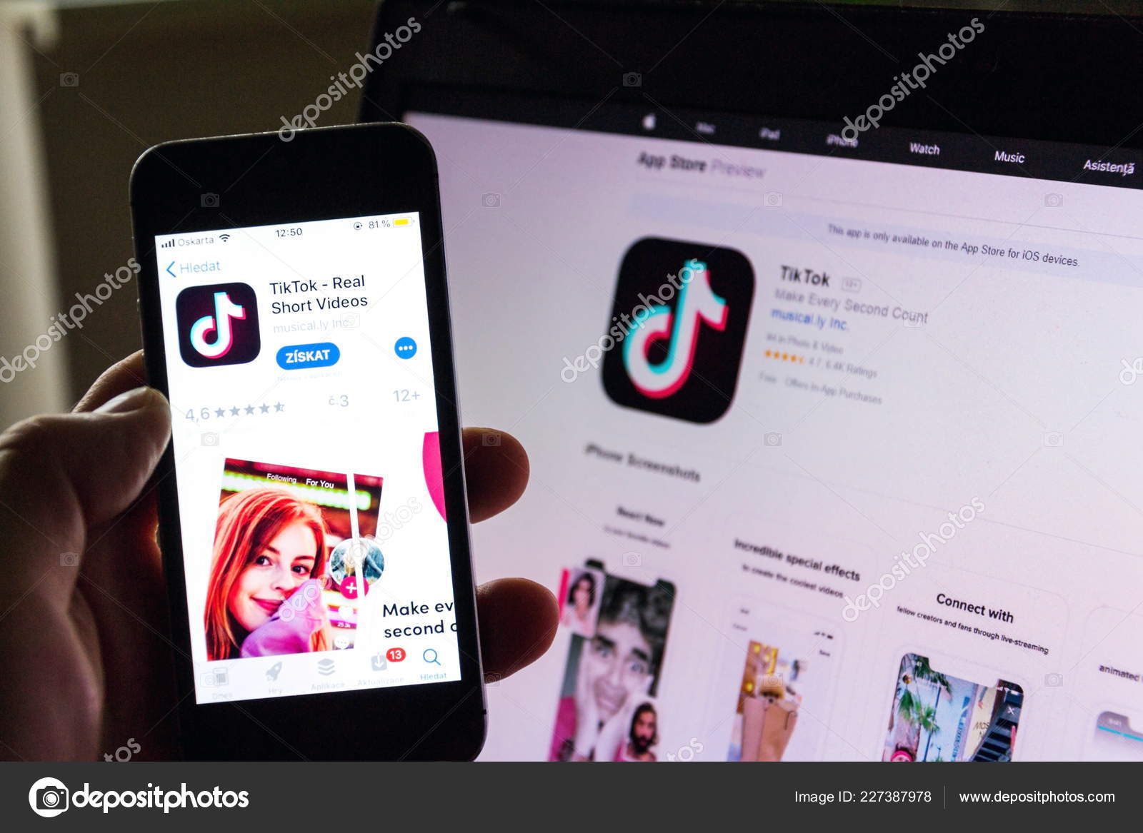 Herunterladen - Prag, Tschechische Republik - 22. November 2018: Firmenlogo der mobilen Video-Sharing-App tiktok auf dem Telefonbildschirm mit Internet-Homepage im Hintergrund am 22. November 2018 in Prag, Tschechische Republik. — Stockbild Prag Tschechische Republik November 2018 Firmenlogo Der Mobilen Video Sharing — Stockfoto