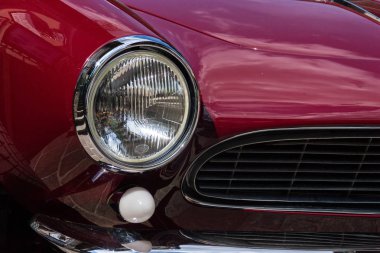 Saalbach-Hinterglemm, Avusturya-21 Haziran 2018: 1956 1959 tarihinde 21 Haziran 2018 Saalbach-Hinterglemm, Avusturya için üretilen Vintage Araba Bmw 507 roadster oldsmobile gazisi.