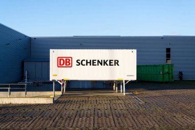 Kladno, Çek Cumhuriyeti - 4 Aralık 2018: Db Schenker Alman demiryolu operatörü Deutsche Bahn Ag Lojistik Bölümü şirket logosu üzerinde nakliye konteyner üzerinde 4 Aralık 2018 Kladno, Çek Cumhuriyeti. 