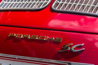 Saalbach-Hinterglemm, Avusturya-21 Haziran 2018: Kırmızı Porsche 356 oldsmobile eski model kıdemli araba detay üzerinde 21 Haziran 2018 Saalbach-Hinterglemm, Avusturya.