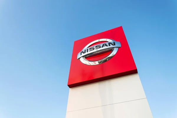 Prague República Checa Dezembro 2018 Logotipo Nissan Motor Company Frente — Fotografia de Stock