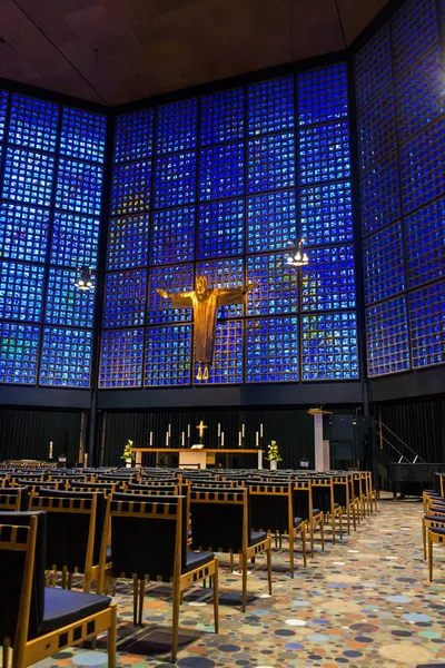 Novo Kaiser Wilhelm Memorial Church Interior Com Crucifixo Incrustações Vidro — Fotografia de Stock