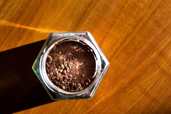 Poudre Cacao Dans Bocal Verre Couché Sur Une Table Brune — Photo