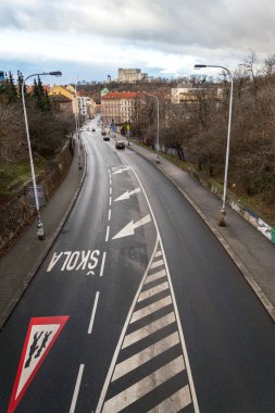 Jan Zizka atlı heykeli önünde ulusal anıt Vitkov, Çek Cumhuriyeti, bulutlu gün ile Prag panorama