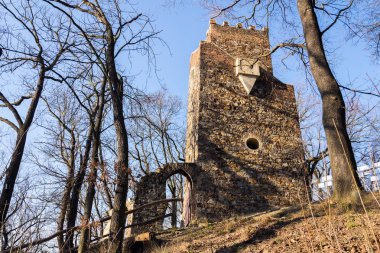 Romantik Cibulka gözcü Kulesi, Prag, Çek Cumhuriyeti, güneşli bir gün, açık mavi gökyüzü 
