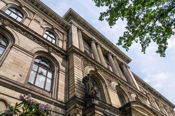 博物馆毛皮纳图尔文德 自然历史博物馆在柏林 阳光明媚的夏日 — 图库照片