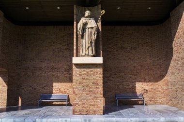 Aziz Bernardus Meryem ve Aziz Kiril ve Methodius, Velehrad Manastırı, Moravya, Çek Cumhuriyeti Varsayımı Hac Bazilikası önce Azizkamu galerisinde