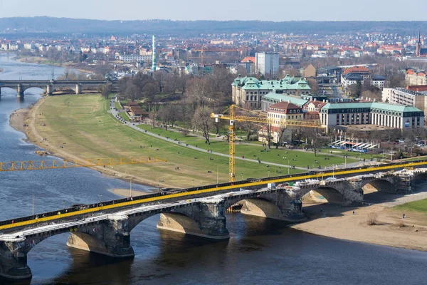 Dresden Germania Aprile 2018 Gru Gialla Sul Cantiere Del Ponte — Foto Stock