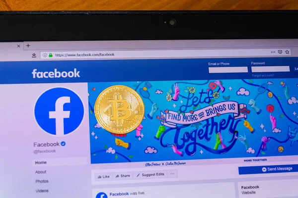 Prága Cseh Köztársaság Június 2019 Golden Bitcoin Fekvő Honlapja Facebook — Stock Fotó