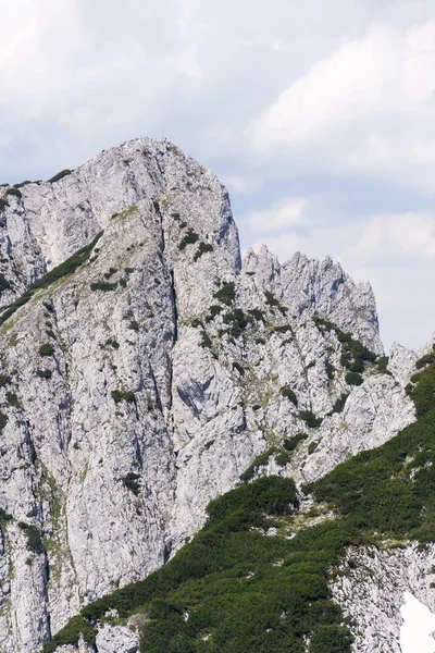Personas Irreconocibles Cima Montaña Grosser Donnerkogel Los Alpes Gosau Distrito — Foto de Stock