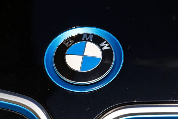 Praga República Checa Junio 2020 Logo Coche Bmw Pie Calle — Foto de Stock