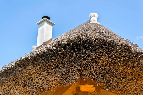 Detalhe Telhado Tradicional Palha Palheta Dia Ensolarado Verão — Fotografia de Stock