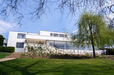 Mimar Ludwig Mies van der Rohe 'nin 1929-1930 yılları arasında inşa ettiği Villa Tugendhat' ın dışı, modern işlevsellik mimari anıtı, Brno, Moravia, Çek Cumhuriyeti, UNESCO Dünya Kültür Mirası sahası