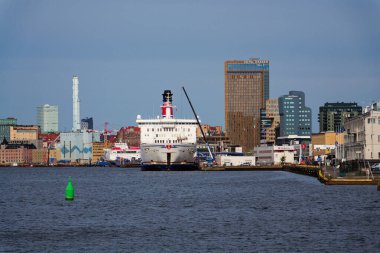 MS Stena Danica Cruiseferry by Stena Line 13 Mayıs 2025 tarihinde İsveç 'in Göteborg kentinde şehir merkezi limanında.