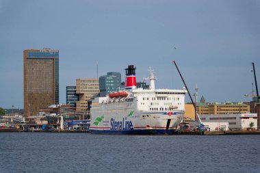 MS Stena Danica Cruiseferry by Stena Line 13 Mayıs 2025 tarihinde İsveç 'in Göteborg kentinde şehir merkezi limanında.