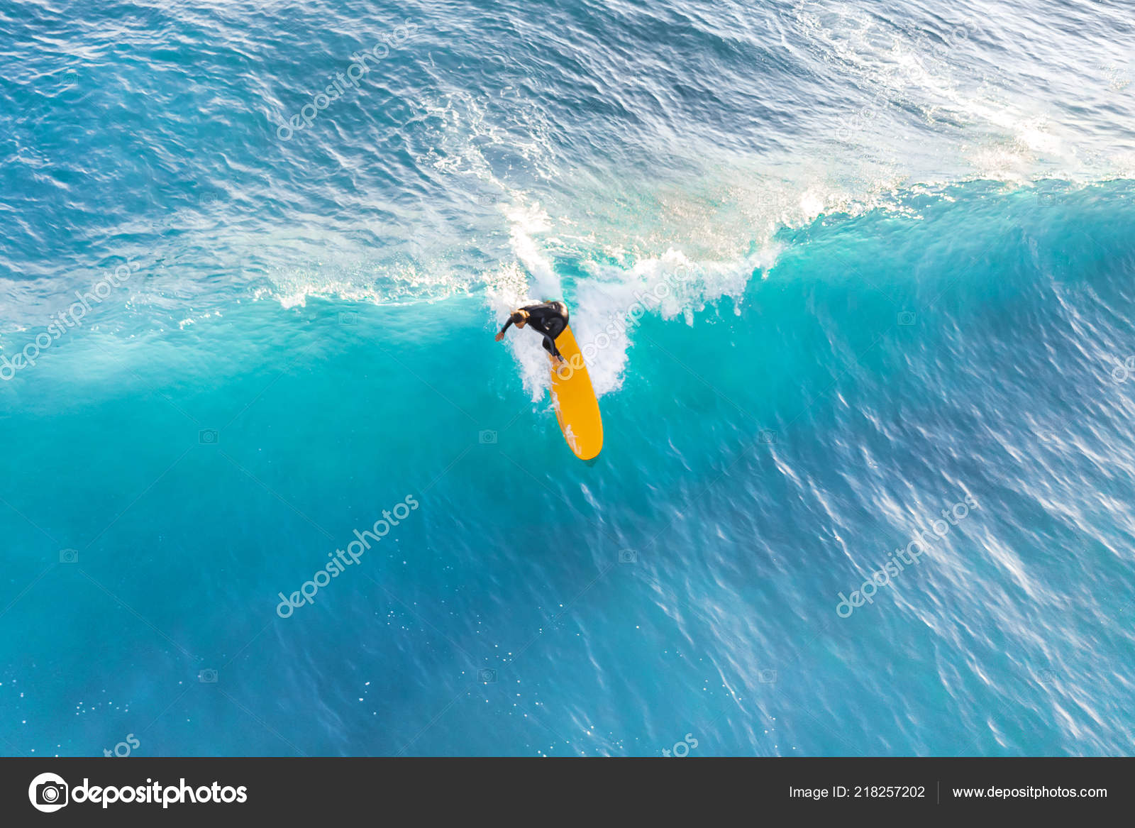 Surfer Ride Waves Ocean Top View — Stock Photo © watman #218257202