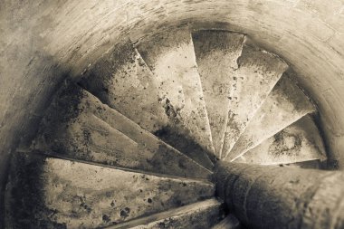 Eski taş sarmal merdiven