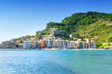 Porto Venere, İtalyan Rivierası, Liguria, İtalya renkli pitoresk Liman Panoraması