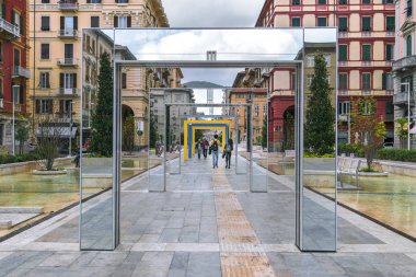 La gerekirdi, İtalya, 8 Ekim 2017: güzel ayna kemer