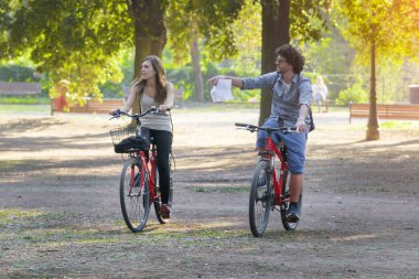 Roma, İtalya, 21 Ekim 2017: Çift Bisiklet Park
