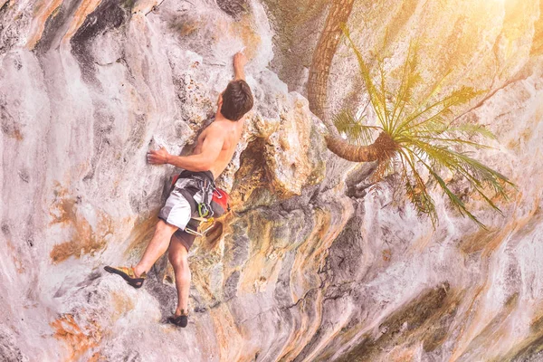 Rock Climber Cliff Sunny Day — Stock Photo, Image