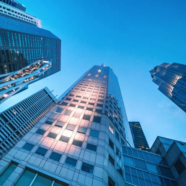 Vista Inferior Del Rascacielos Moderno Distrito Negocios —  Fotos de Stock