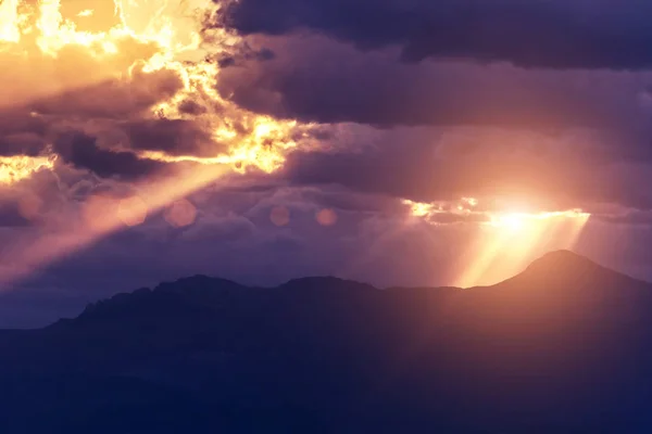 Pôr Sol Sobre Montanhas Fundo — Fotografia de Stock