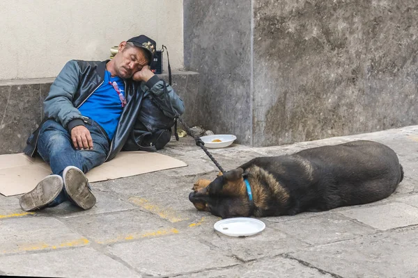 Pisa Italia Octubre 2017 Vagabundo Con Perro Mendigando Calle — Foto de Stock